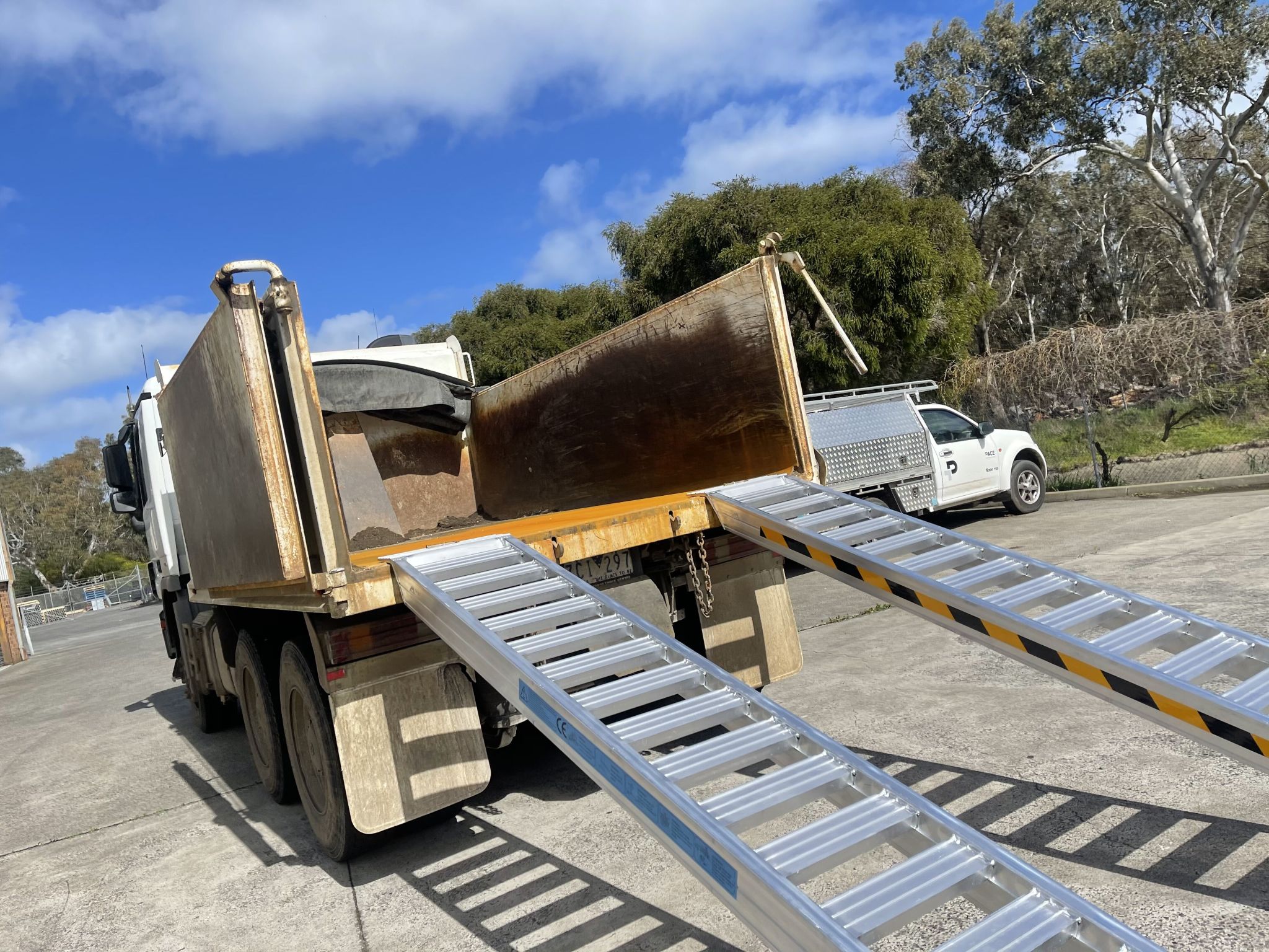 4.2m 3Tonne Heavy Duty Rubber Tyre,Rubber Track Machinery Loading Ramps ...